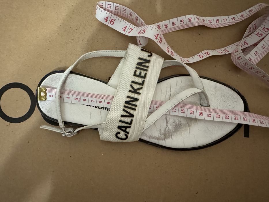 Продам жіночі вʼєтнамки  Calvin Klein