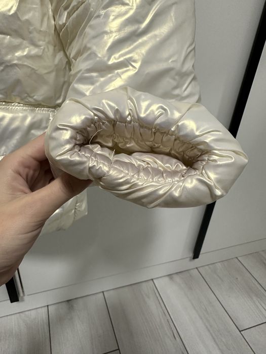 Куртка жемчужного цвета