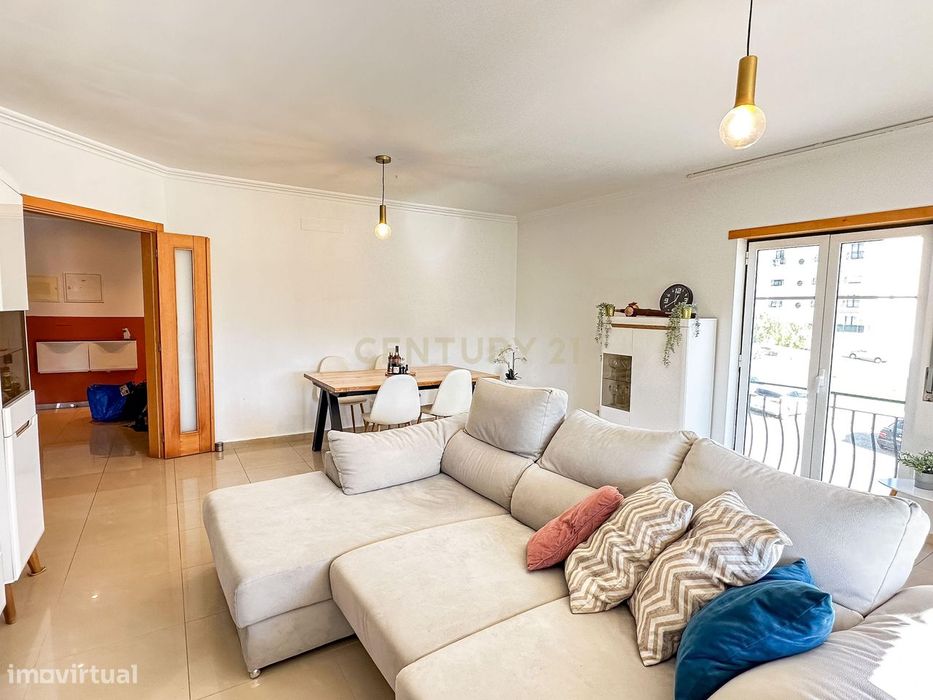 T2 com 2 casas de banho e terraços em Mafra