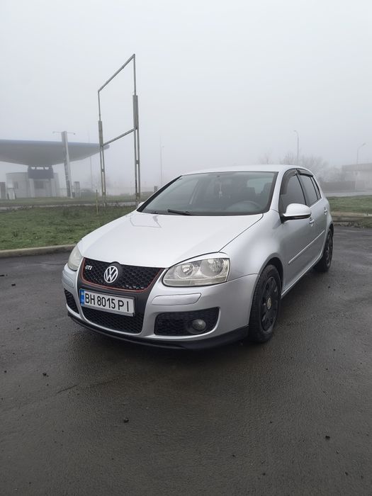 СРОЧНО реальному покупцю гарний торг. Гольф в дуже гарному стані  В Україні з 2021 року в одних руках .ходовка мотор коробка супер взагалі без нарікань . Салон ухожений з документами повний порядок .
ТОРГ У КАПОТА .