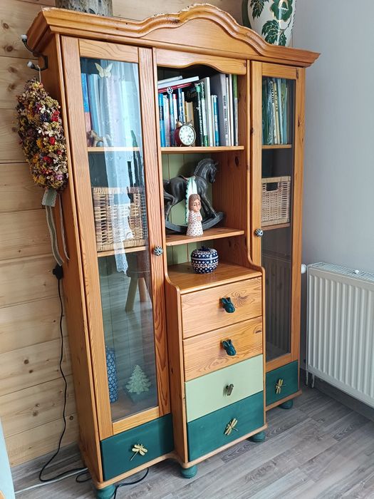 Witryna, kredens sosnowy.