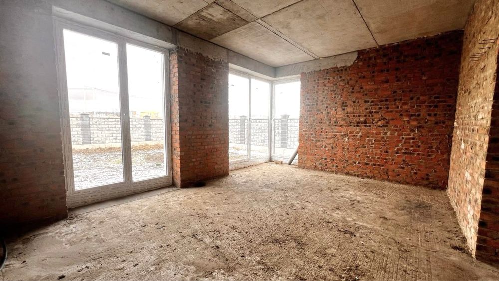 Продається котедж на Щасливому