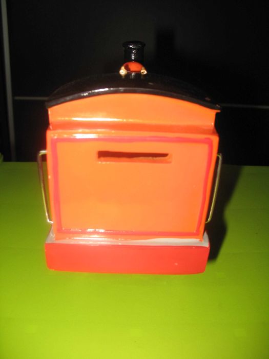 Mealheiro em forma de comboio
