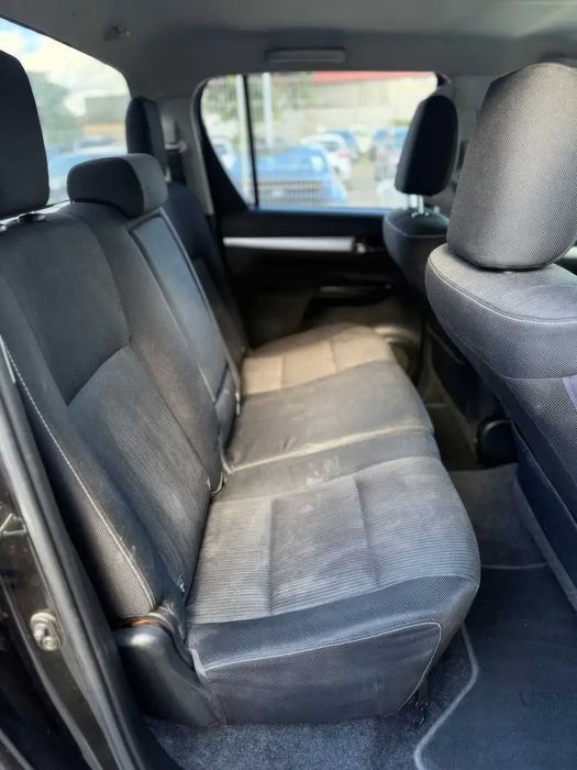 Toyota Hilux D-4D Double Cab SR5 4x4      2017