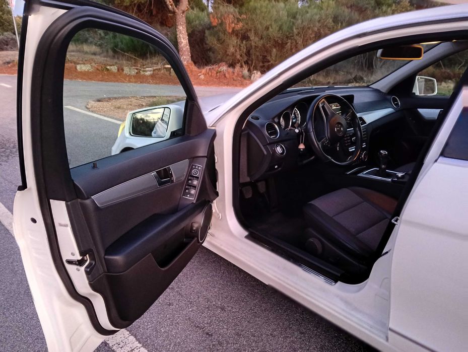 Vendo Mercedes Benz 220d de 2013