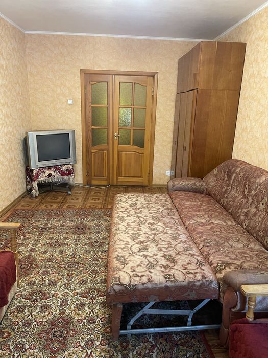 Здам в оренду Велику кімнату в 3-х кімнатній квартирі  біля Велмарту.