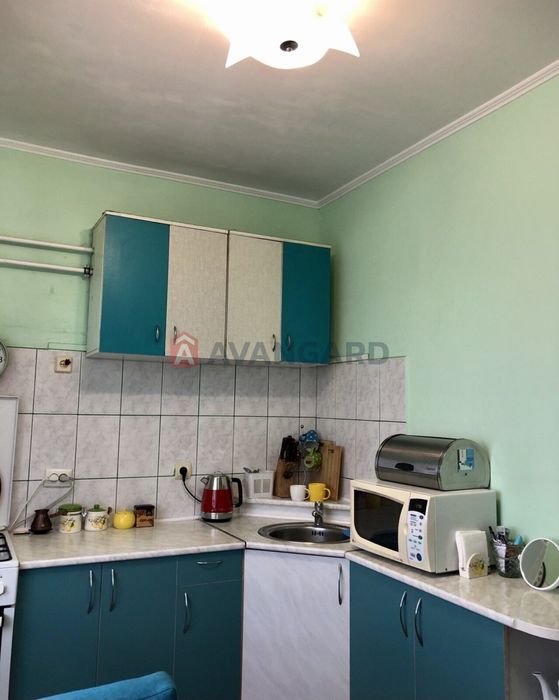 Продам 3 кімнатну з холом на Лівому березі