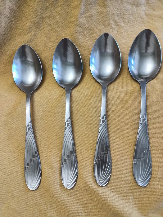 Столовые  мельхиоровые ложки, вилки,  нержавейка - ножи, вилки...