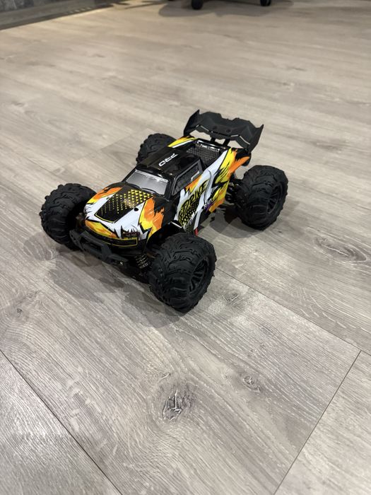 Продам мощную безщёточную RC-машинку 16102 Pro со скоростью 70+ км/ч.