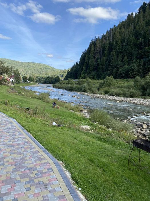 Чани та сауна на березі річки.
