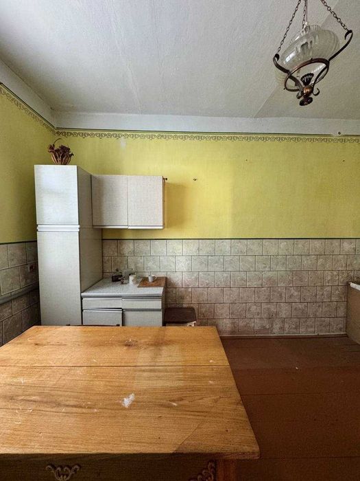 Продаж будинку з гаражем