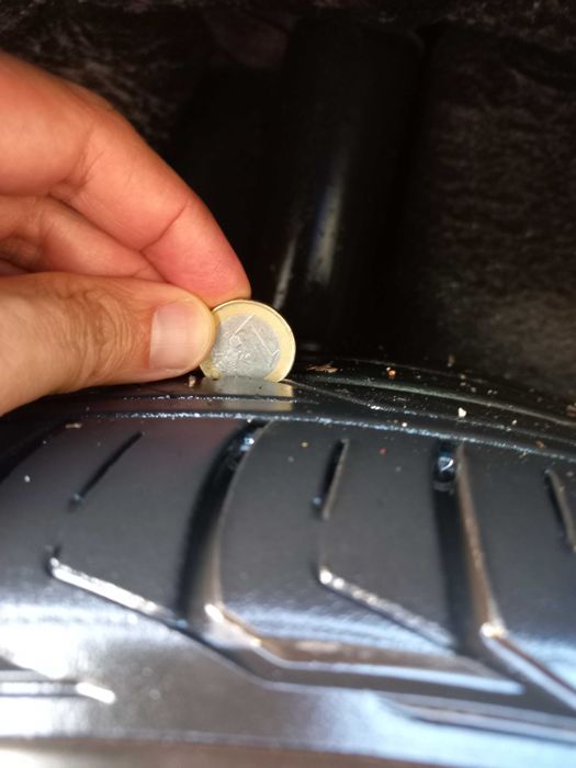 2 pneus Bridgestone Turanza Run Flat semi novos