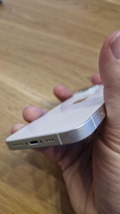 iPhone 14 biały idealny zadbany plus dużo etui