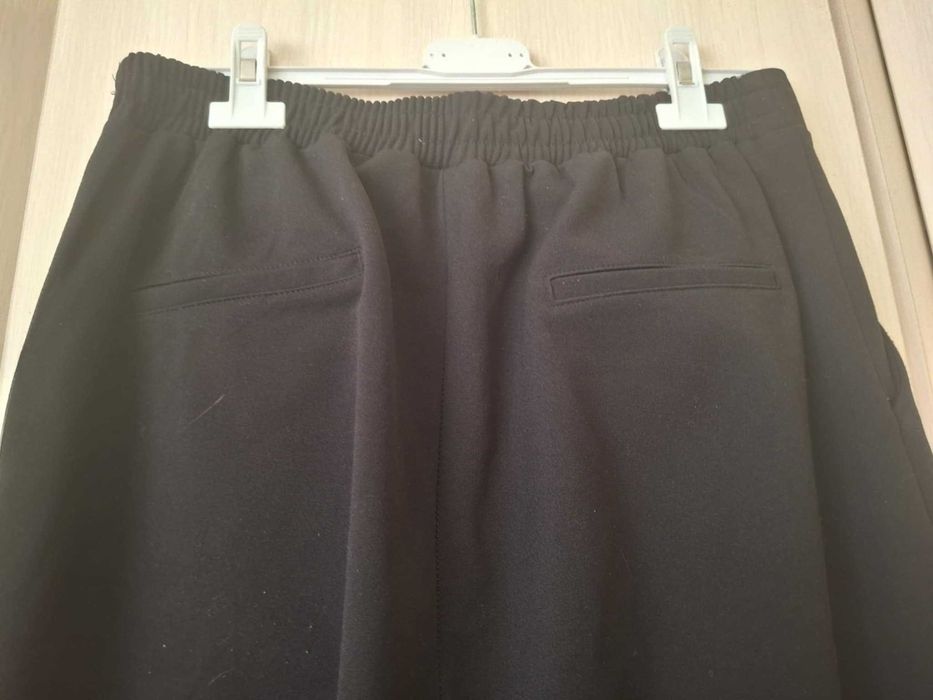 Czarne spodnie damskie z gumką w pasie, rozm. M/L