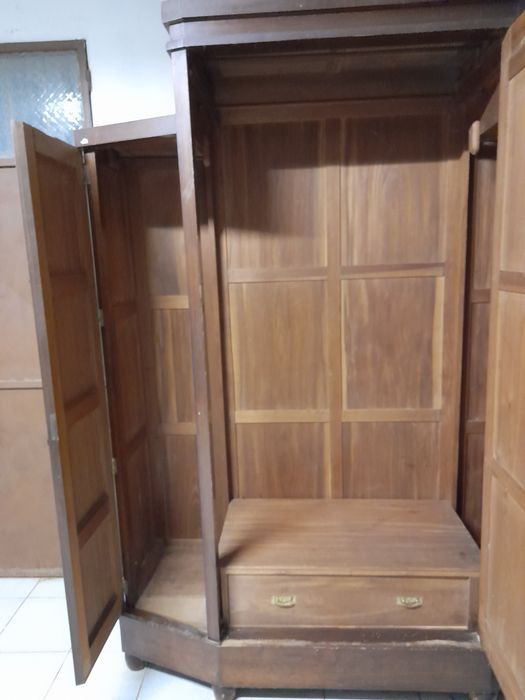 Armario antigo por restaurar