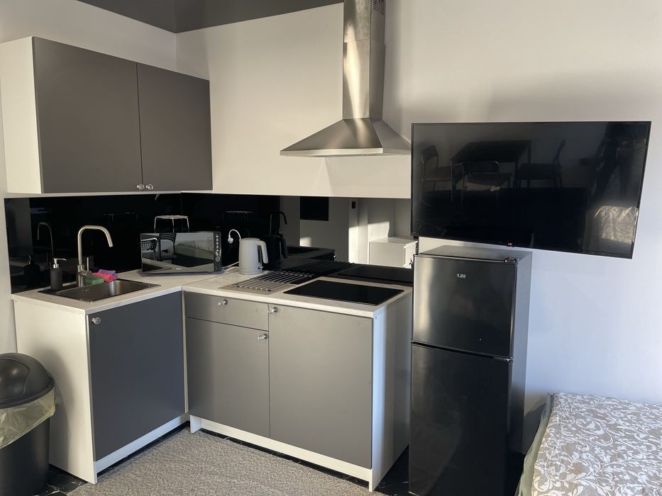 Pokoje z prywatną łazienką oraz kuchnią,  3 minuty od Umicore, Ionway