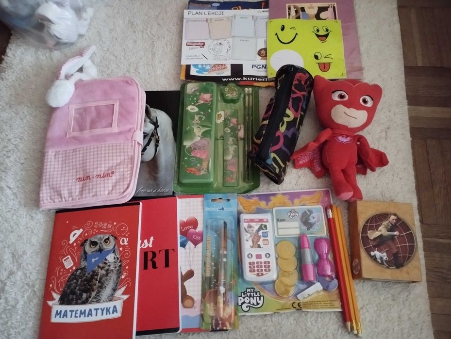 Mega duży zestaw akcesoriów i przyborów szkolnych i inne różności