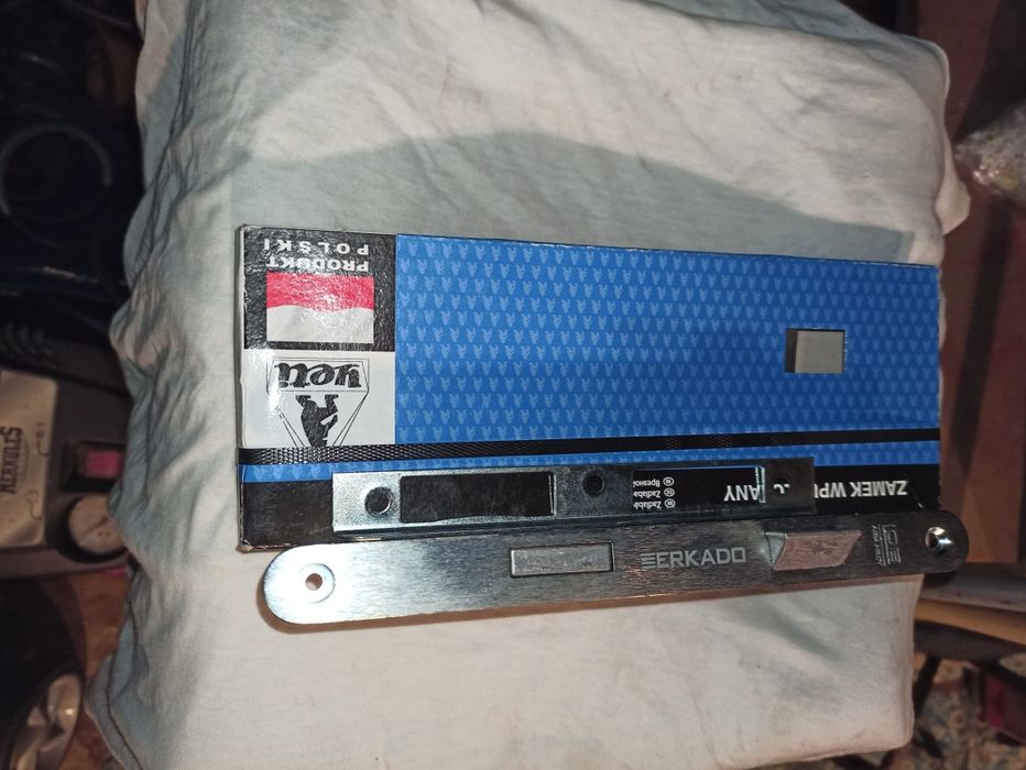 Zamek lewy na klucz długość szyldu 220