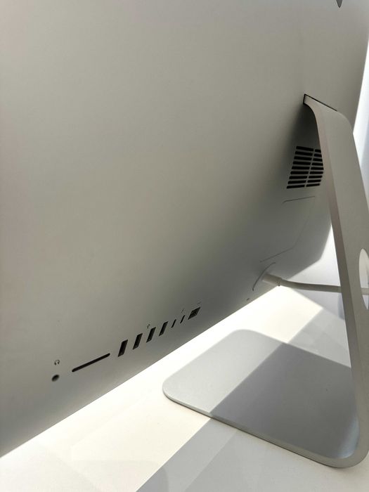 iMac 27” Retina 5K (2019) i5 6-Core 8GB RAM 256GB SSD