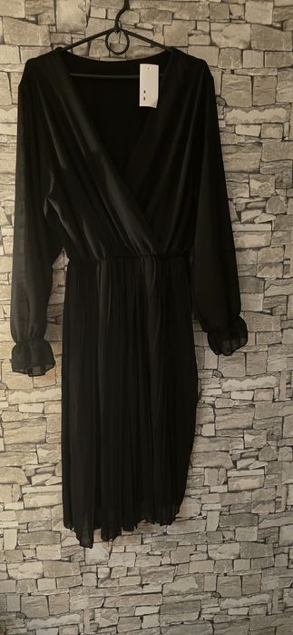 Italy Moda Czarna sukienka pliska