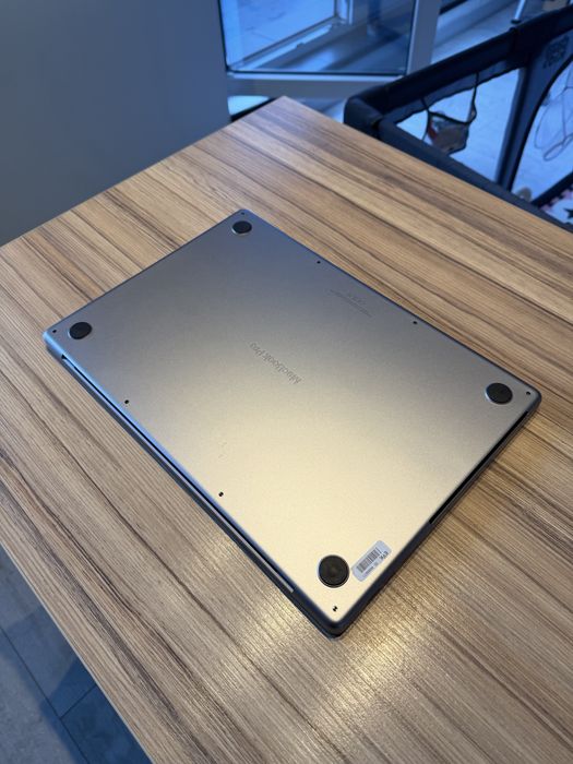 Apple MacBook pro M1 pro 92% bateria