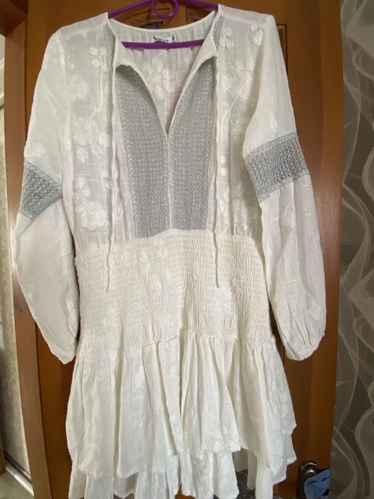 Шикарна біла сукня,