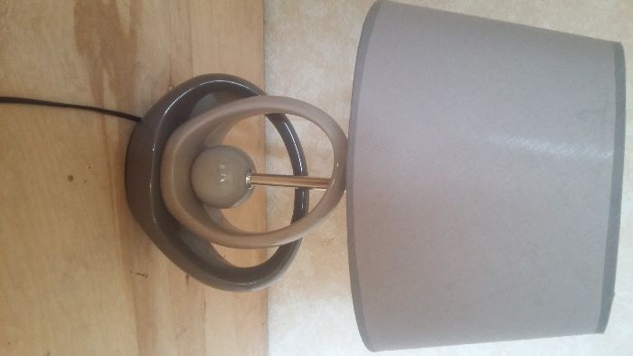 Lampke nocna sprzedam z żarówka led
