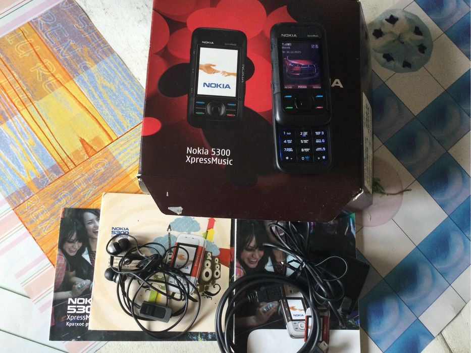 Кнопочные телефоны  разной комплектации.