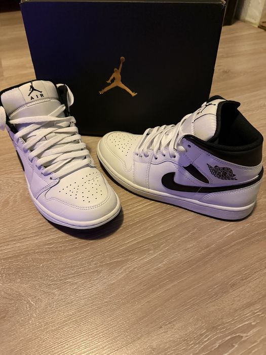 Jordan 1 mid white/black