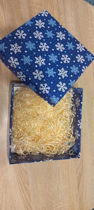 Подарункова коробка новорічна в ассортименті