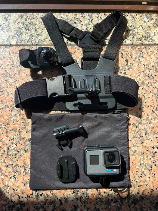 GoPro Hero 6 Black, cartão SD e acessórios