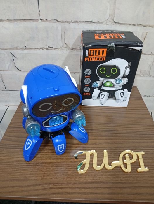 Tańczący robot z pazurkami
