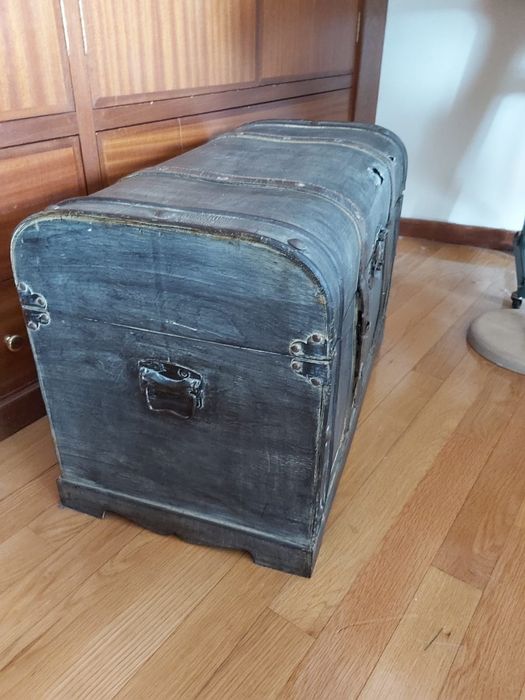 Baú antigo usado