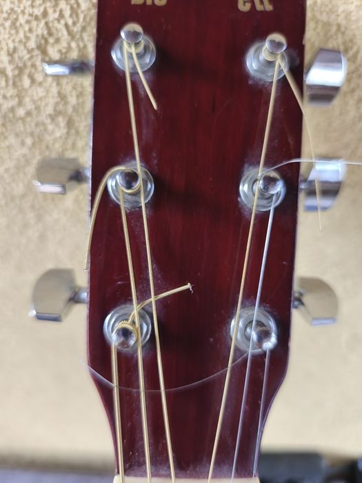 Gitara akustyczna Nowe struny