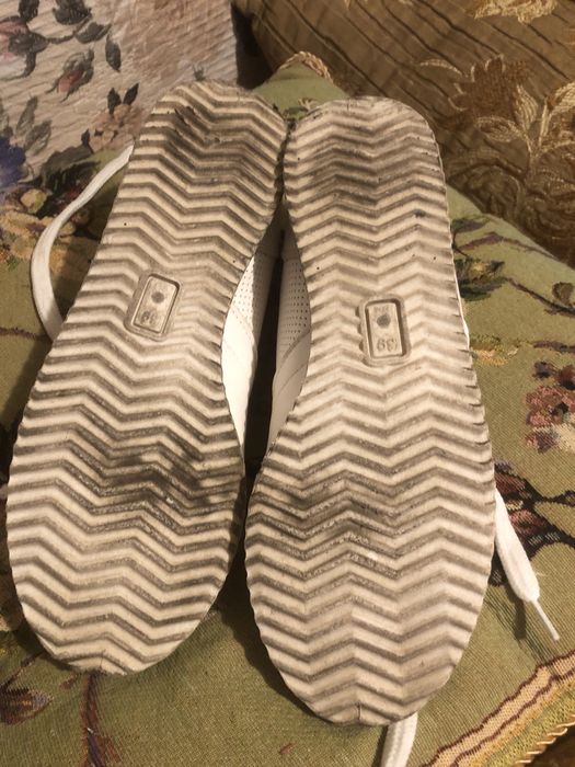 Кросівки жіночі,