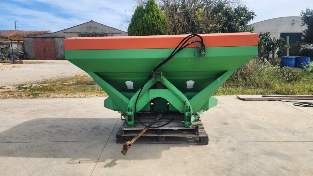 Espalhador de Adubo Amazone 2000L