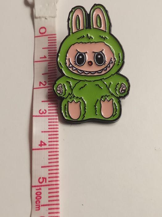 Przypinka haftka Labubu