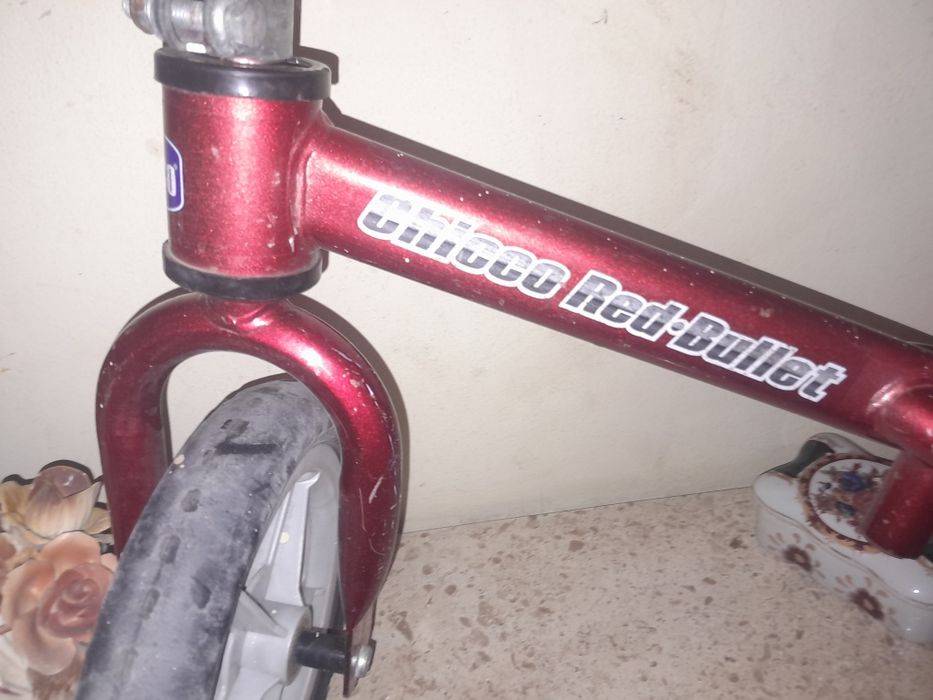 Bicicleta/ triciclo de crianca 3/ 4 anos  5€