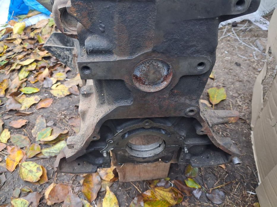 Блок двигателя Mitsubishi 4D56 2.5D - под ремонт / расточку