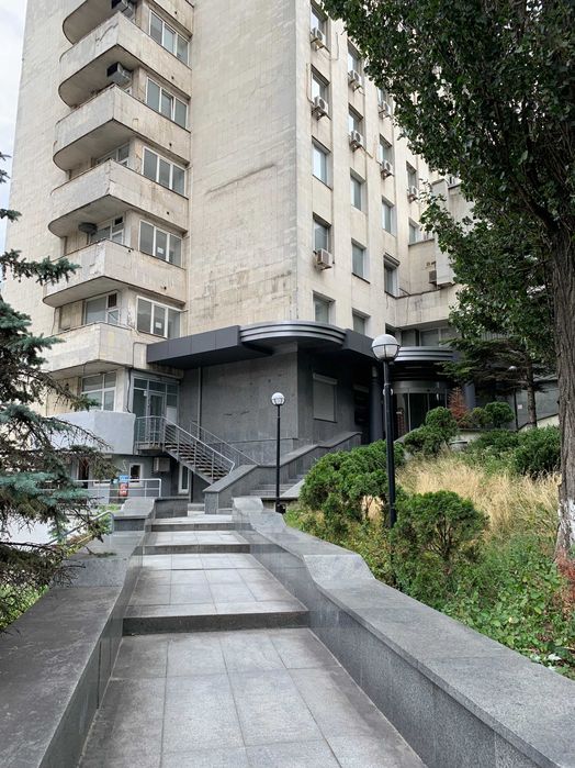 Офис 5500 м2. Фасад,отдельный вход. метро Зверинецкая (Дружбы народов)