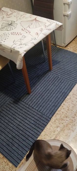 Самоклеюча плитка під ковролін