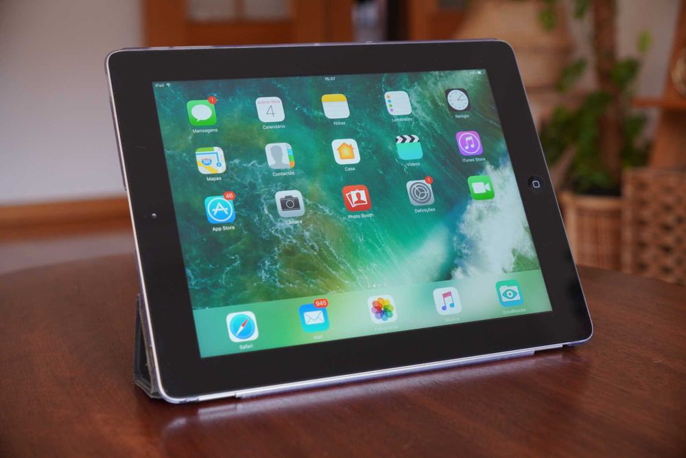 [COMO NOVO] iPad 4a Geração 32GB Wi-fi + Smart Cover + acessórios