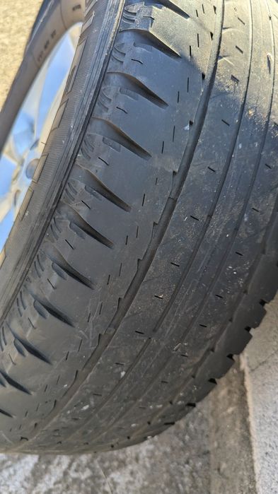Jantes originais - Nissan Navara com pneus