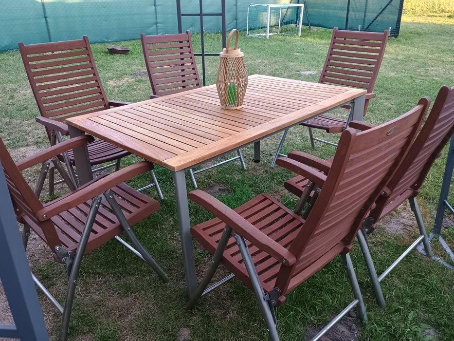 Stół z krzesłami drewniany
