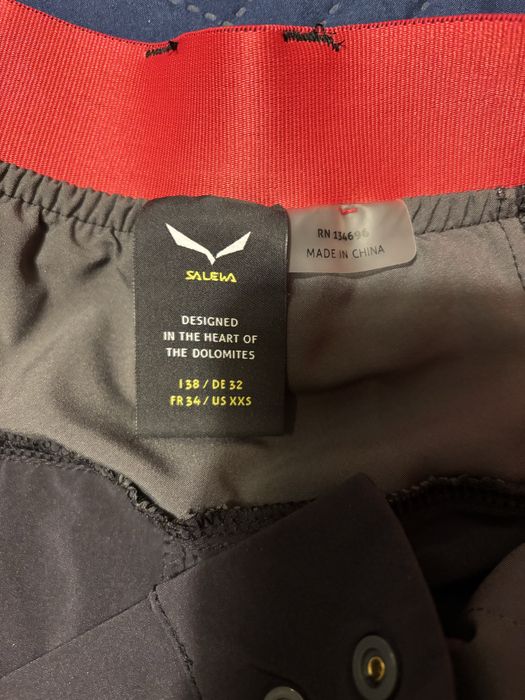 Nowe spodenki trekkingowe salewa pedroc cargo 2 rozm 32 (S)