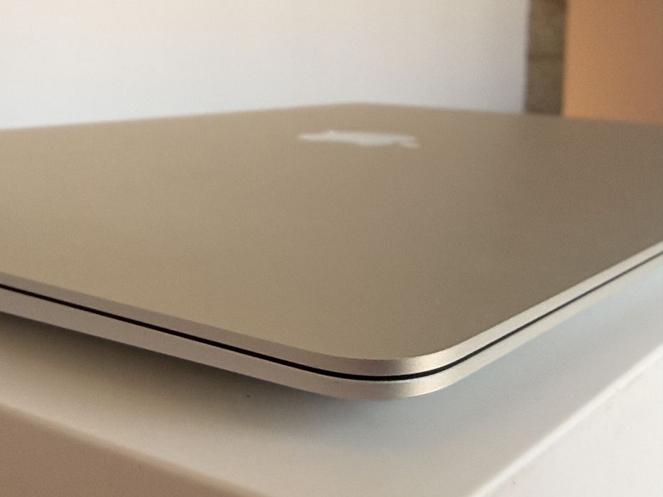 Macbook Air M1 2020 - 8gb/256gb (base model)
