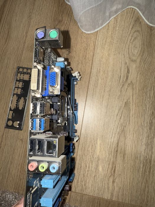 Материнська плата Asus P8B75-M Б/У