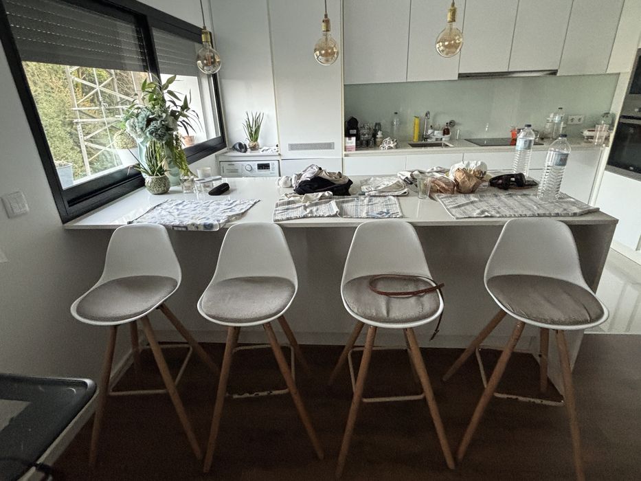 Vendo 4 cadeiras balcao