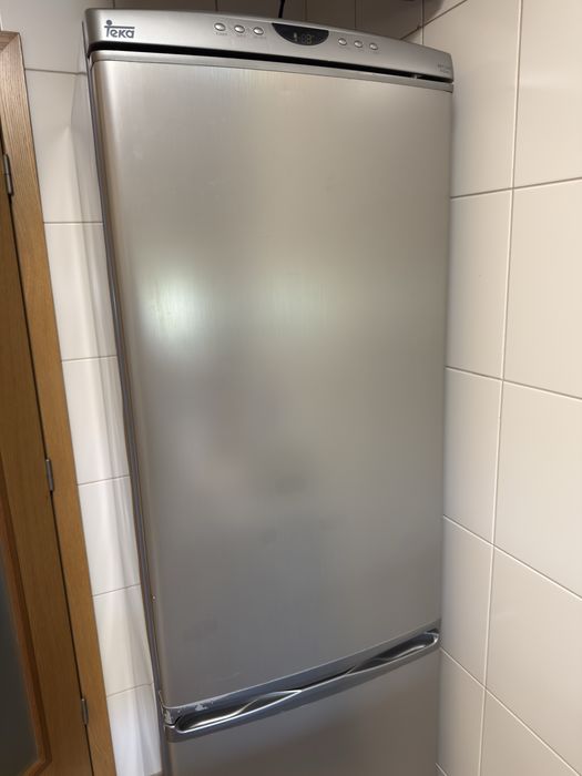 Oportunidade (para desocupar) Frigorífico combinado Teka Classe A