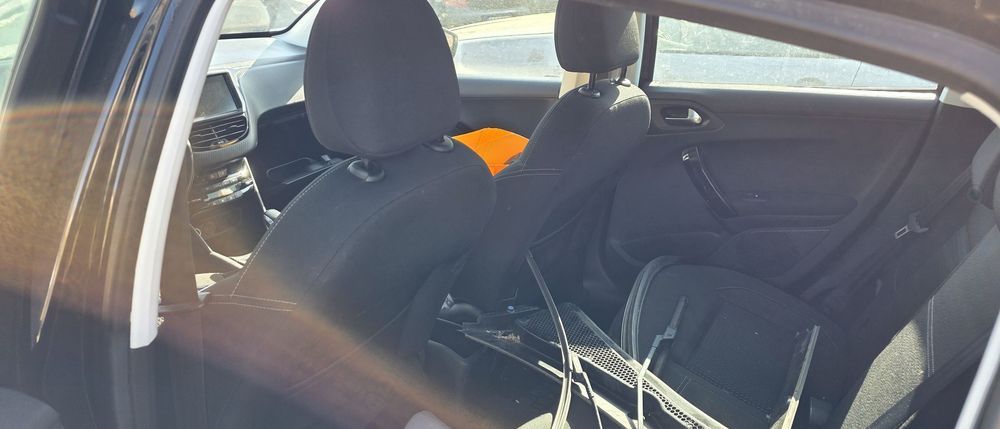 Peugeot 208 gasolina para peças